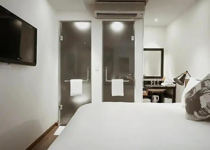 C Central Hotel- Đề Thám Bùi Viện Walking Street
